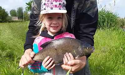 Naomi Naomi met grote vis